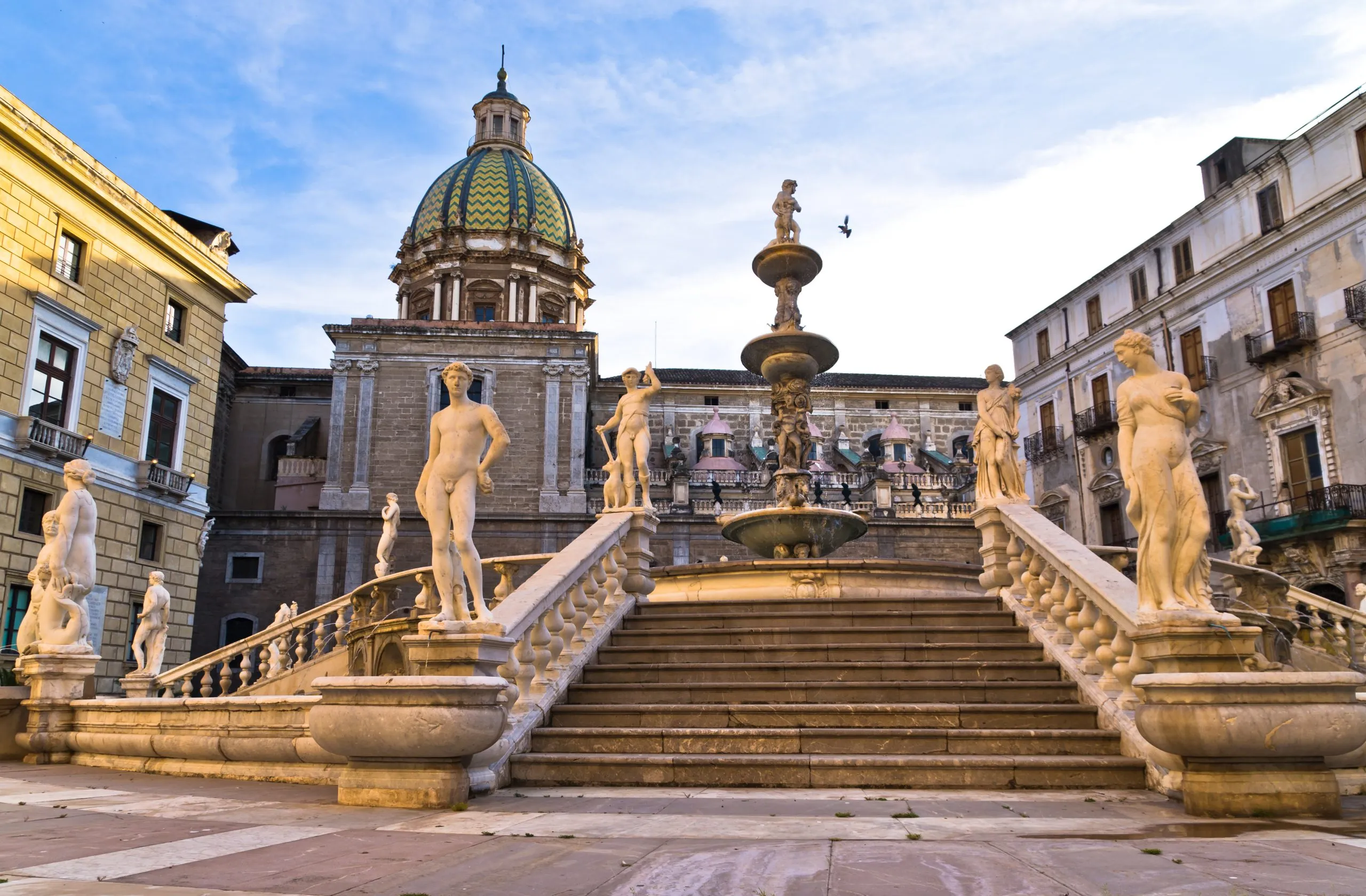 Barockbrunnen auf der Piazza Pretoria in Palermo, Sizilien